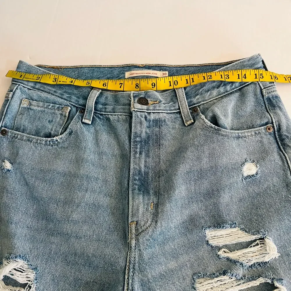 Levi’s High Waisted Distressed Mom Jeans Size 30 - Picture 7 of 9